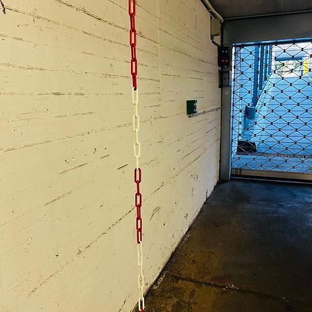 Ladenwohnung In Kreuzberg Mit Parkplatz In Einer Tiefgarage Berlino Esterno foto