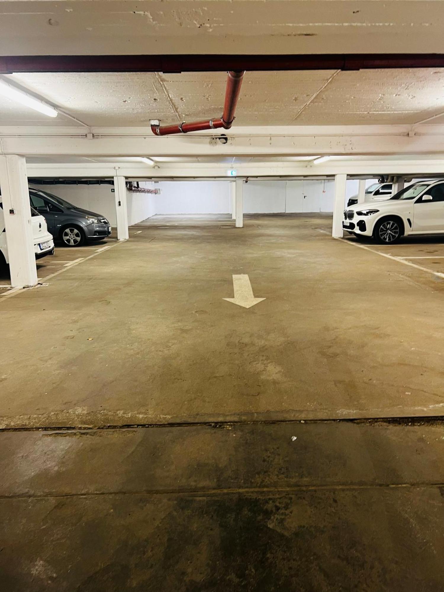Ladenwohnung In Kreuzberg Mit Parkplatz In Einer Tiefgarage Berlino Esterno foto